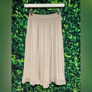 NWT H&M Shimmering Pleated Skirt Size 2
